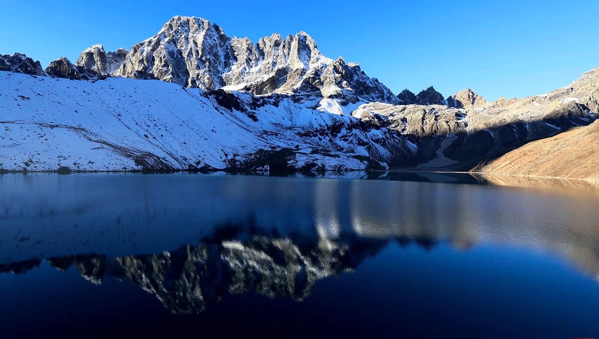 mountain and lake seen from the gokyo lake