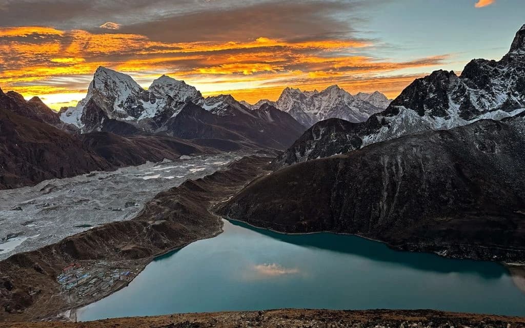 sun set from gokyo lake trek