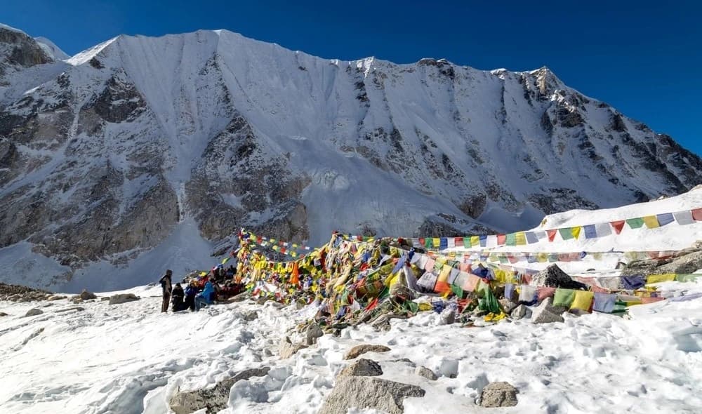 moutain view of tsum valley trek