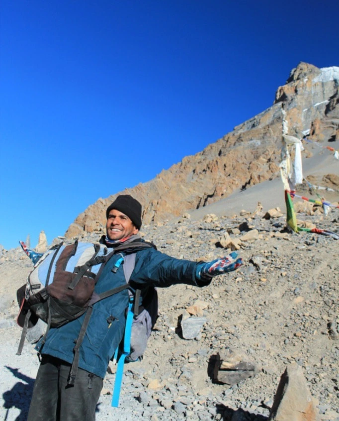 man walking on the way to annapurna circuit trek