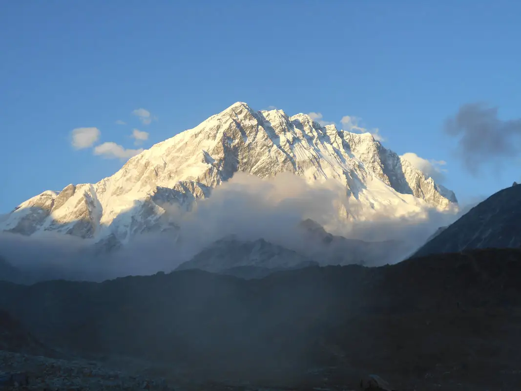 mountain on the way to everest base camp