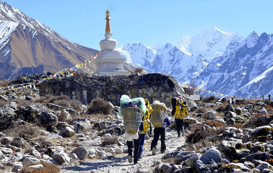mountain seen on the way to tamang heritage trek