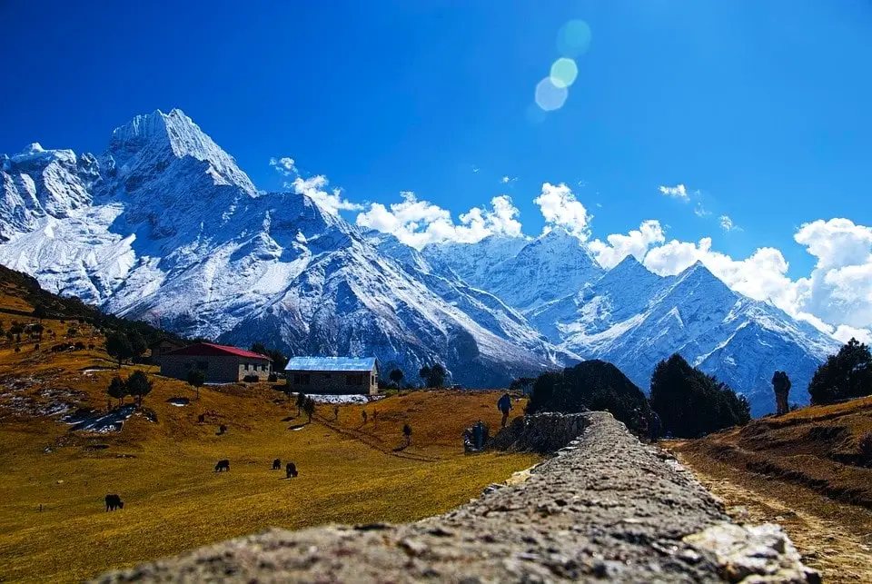 on the way to tamang heritage trek