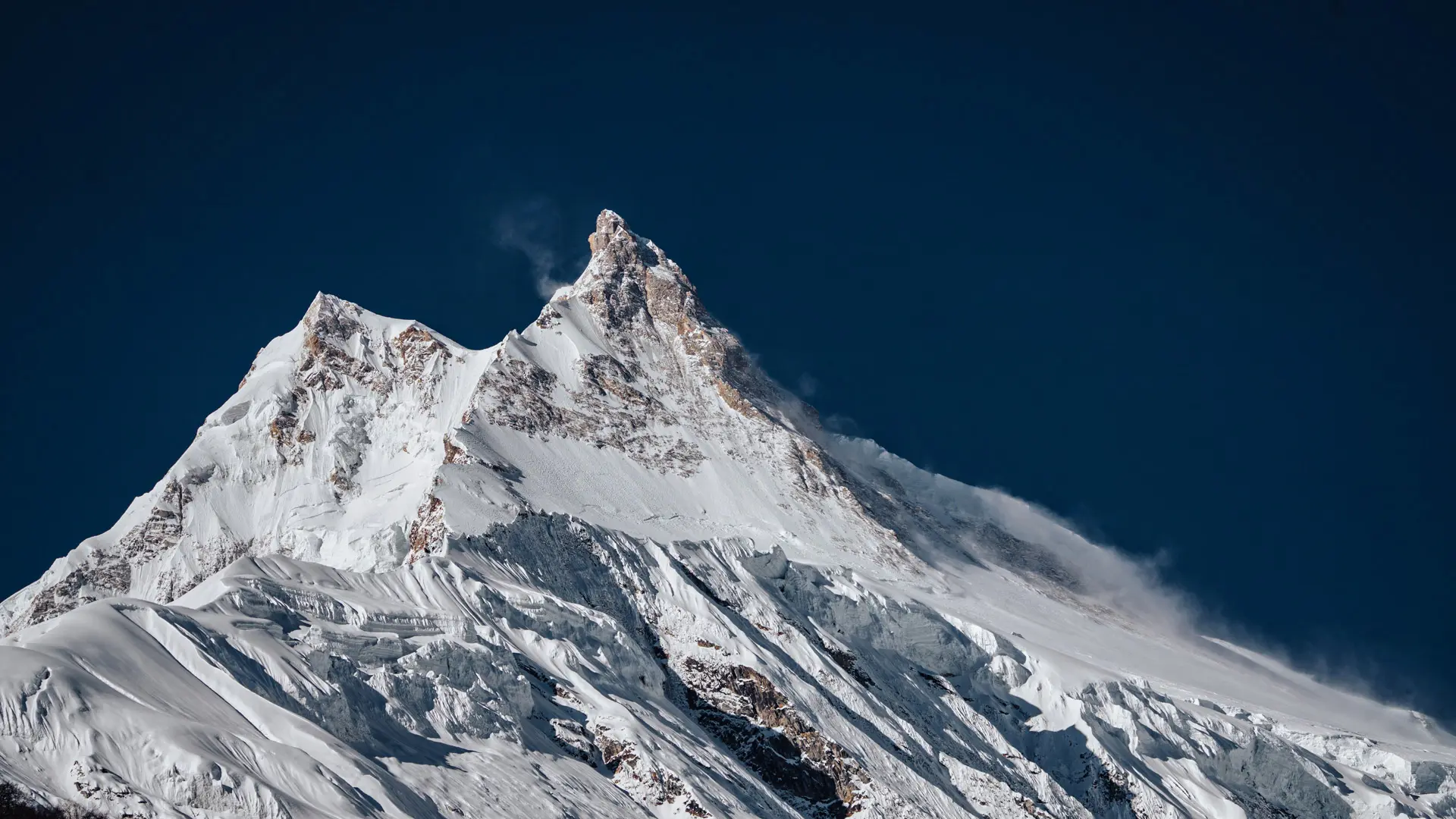 beautiful manaslu mountain