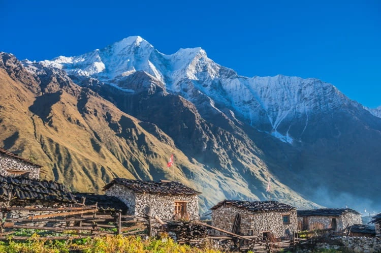 moutain view from tsum valley